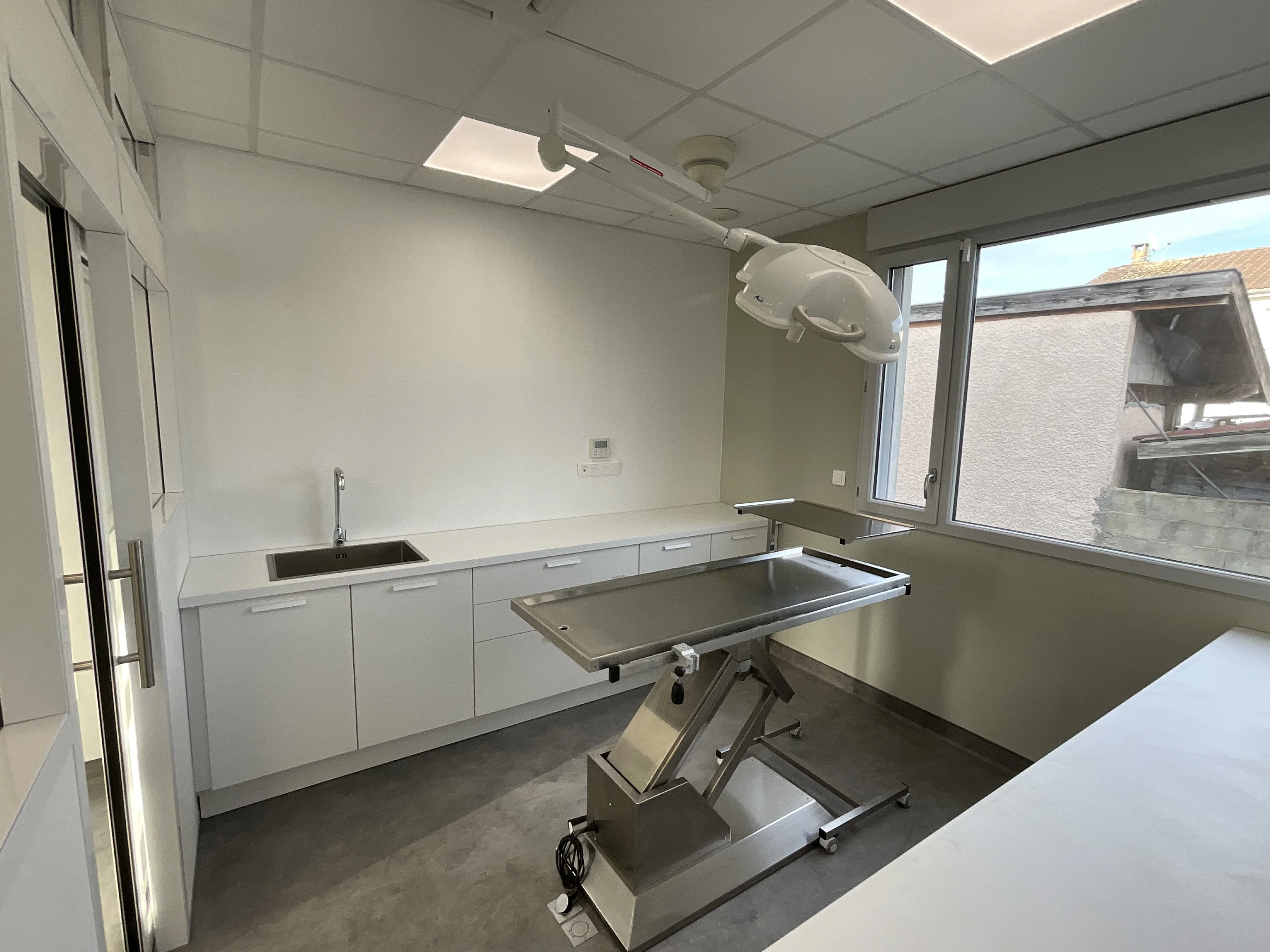 Rénovation clinique vétérinaire Alliance 3 VET à Jassans-Riottier (01) – LDMO